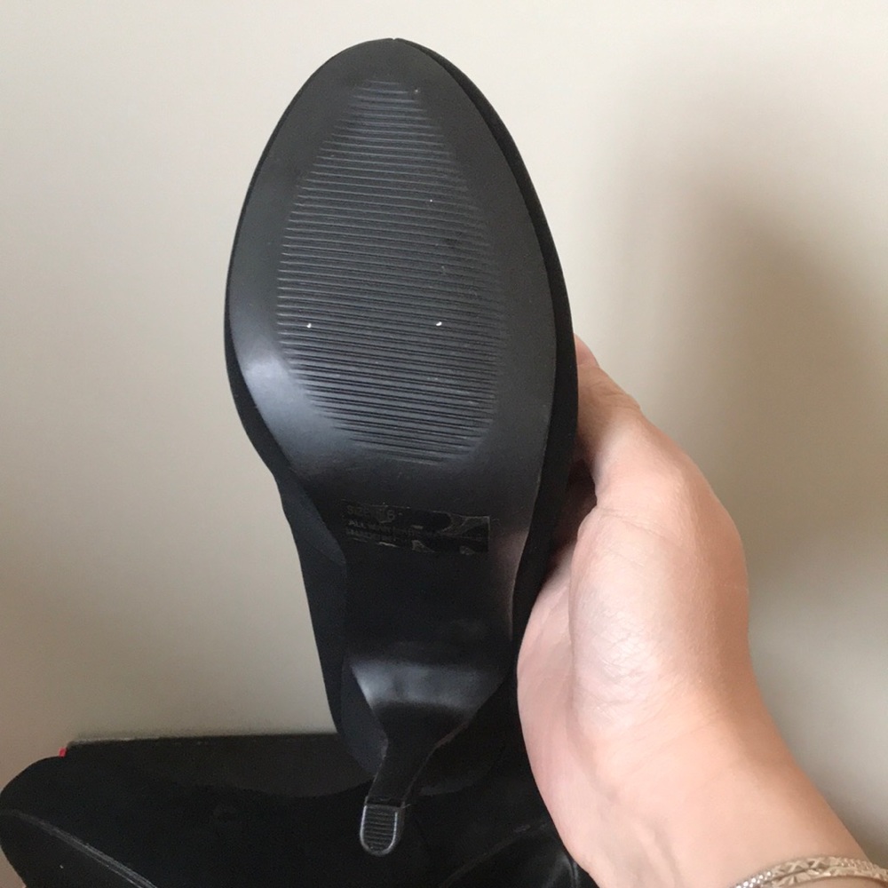 Heels - Picture 4 of 5